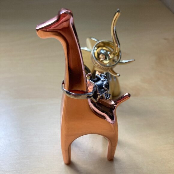 Umbra Copper Tone Giraffe and Gold Tone Elephant Ring Holders - Picture 1 of 7